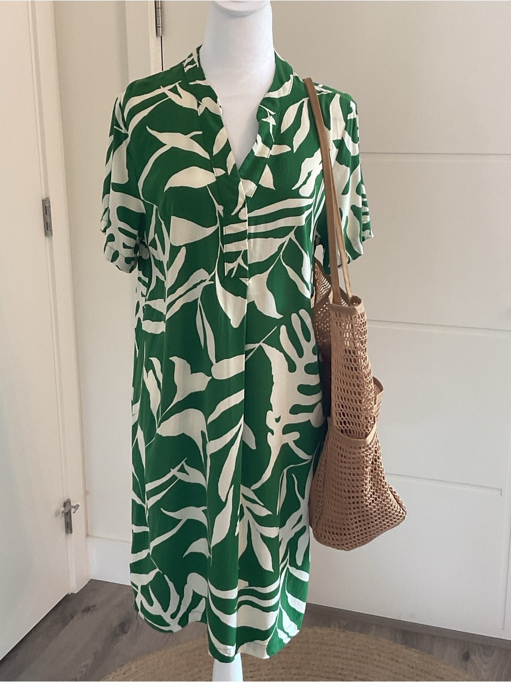 H&M Green and Cream Tropical Print Shift Dress - Picture 3 of 9